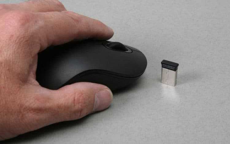 Hur man ansluter Microsoft Wireless Mouse utan USB-mottagare